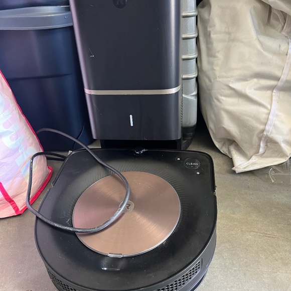 iRobot Roomba Vacuum S9 - Picture 1 of 3